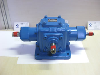 十字轉向箱 側視