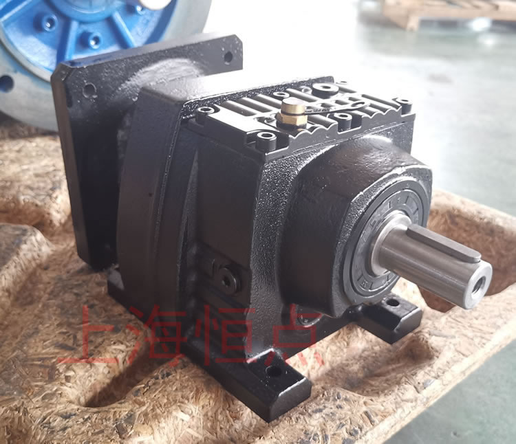 R37系列減速機的實物照片，輸入配伺服電機