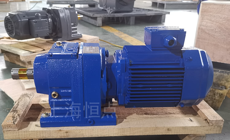 R47系列減速機配電機，藍色油漆實物照片