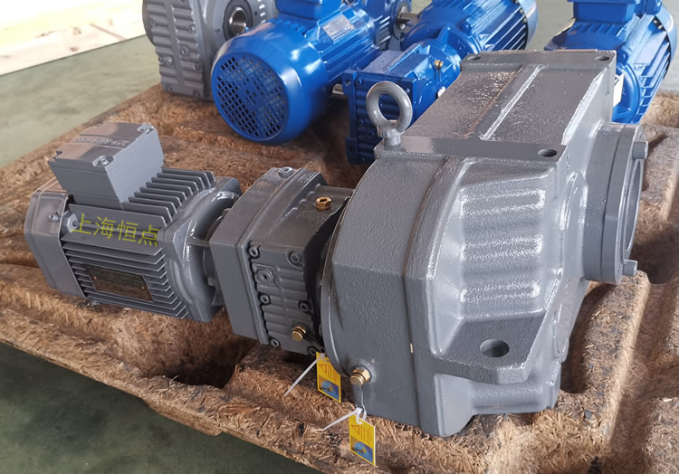  FAZ77R37雙級減速機，通孔+小法蘭輸出，實物圖如下