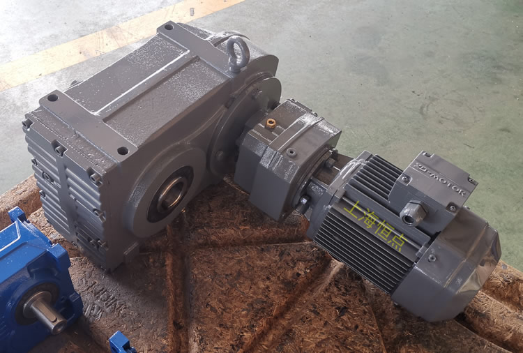  FAZ77R37雙級減速機，通孔+小法蘭輸出，實物圖